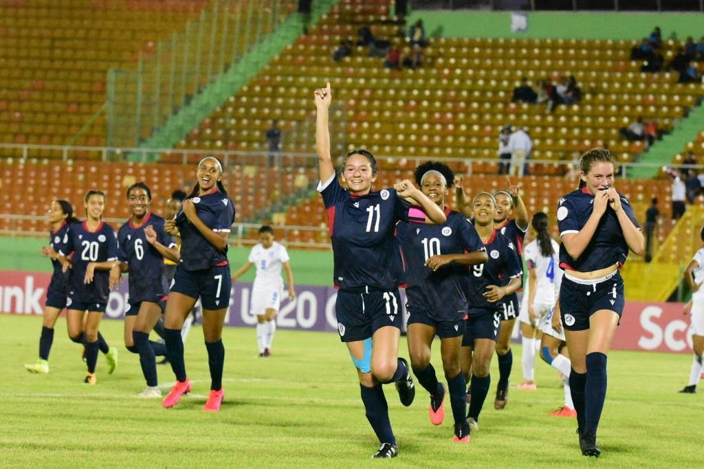 Alyssa Oviedo celebra un gol en el partido Dominicana 7-0 Honduras